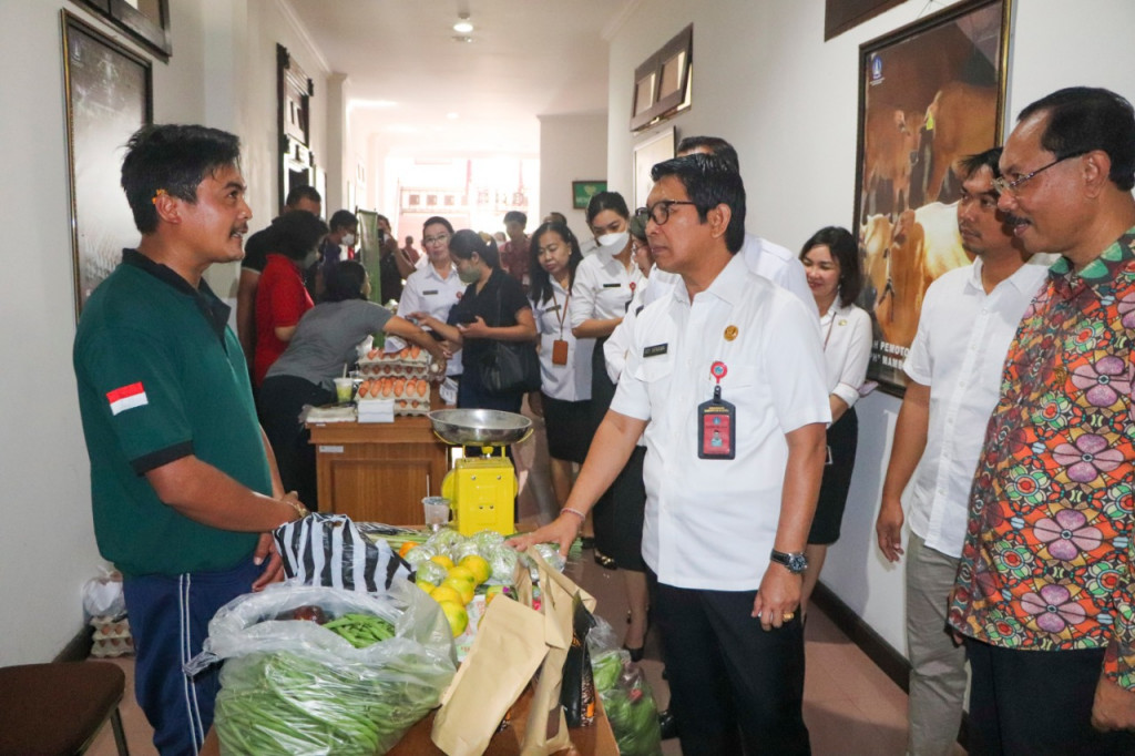 Sekda Adi Arnawa Hadiri Badung Promo Tani